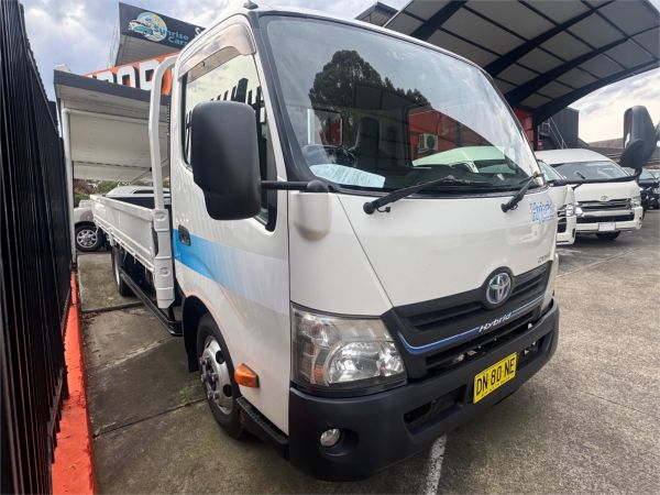 2013 TOYOTA DYNA Tray back XKU71 MY13 UPGRADE 2013 Hybrid Turbo DIesel Dual Rear Wheel Tray Back image