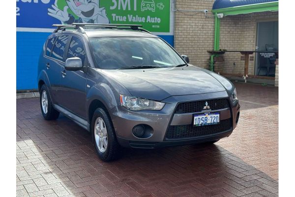 2011 Mitsubishi Outlander LS ZH image