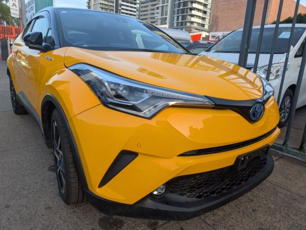 2018 TOYOTA C-HR Hybrid Low Km image