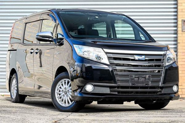 2014 Toyota Noah Wagon ZWR80 X Hybrid image