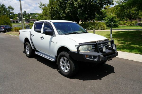 2011 Mitsubishi Triton MN MY11 GLX White 5 Speed Manual Double Cab Utility image