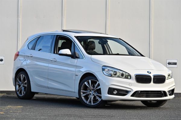 2016 BMW 2 Series Hatchback F45 220i Sport Line image