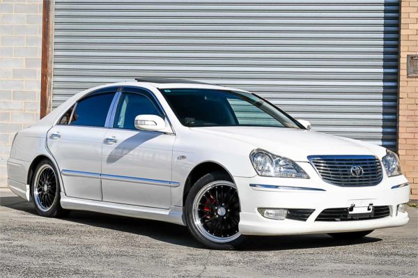2004 Toyota Crown Sedan UZS186 Majesta image