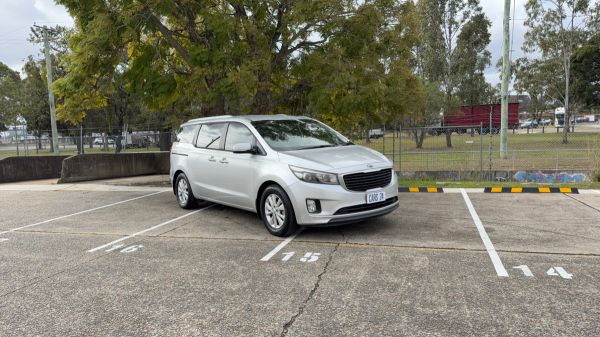 2015 Kia CARNIVAL SI Wagon image