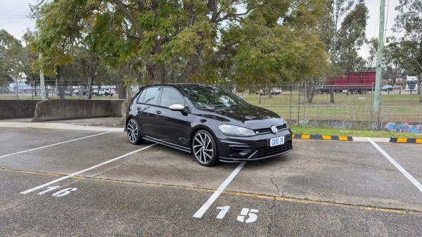 2017 Volkswagen GOLF R Hatchback image