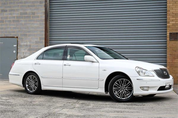 2004 Toyota Crown Sedan UZS186 Majesta image