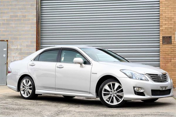 2009 Toyota Crown Sedan GWS204 Hybrid image