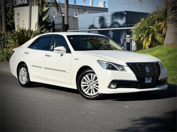 2013 Toyota Crown Sedan AWS210 Royal Saloon Hybrid image