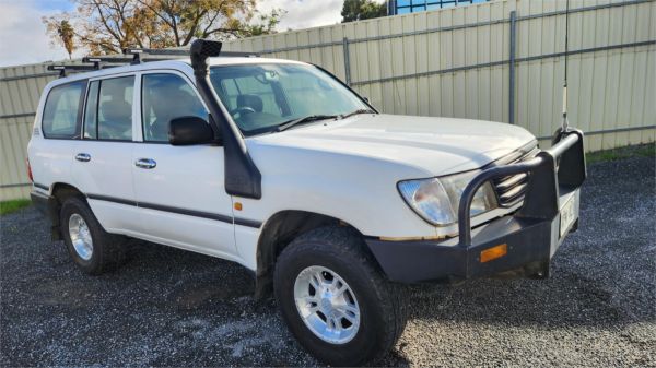 2002 TOYOTA LANDCRUISER 4D WAGON HZJ105R (4x4) image