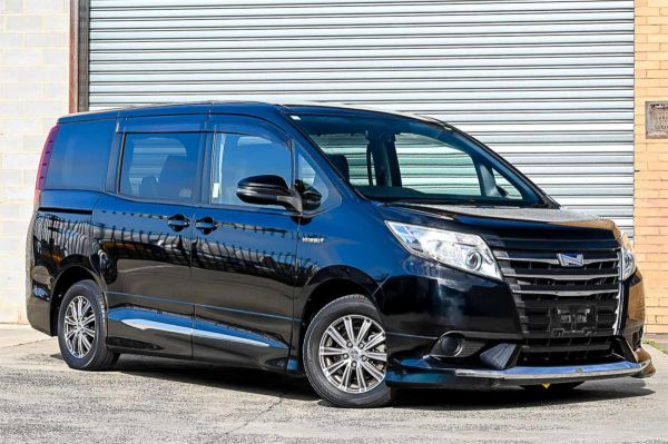 2014 Toyota Noah Wagon ZWR80 X Type image
