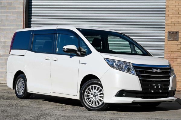 2015 Toyota Noah Wagon ZWR80 X Hybrid image