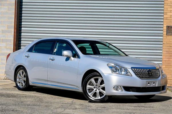 2010 Toyota Crown Sedan URS206 Majesta image