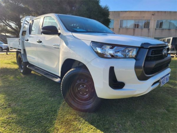 2022 Toyota Hilux Double Cab Chassis SR (4x4) GUN126R image