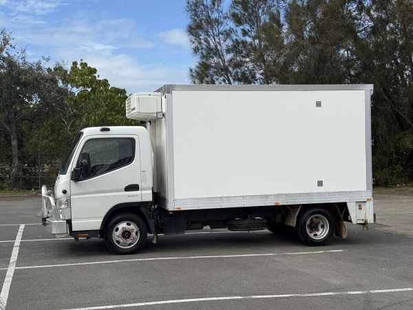 2021 Mitsubishi Fuso Canter 515S - Refrigerated Truck - Auto image