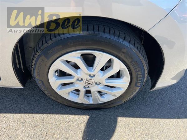 2018 Honda Fit Hatchback GP5 Hybrid image