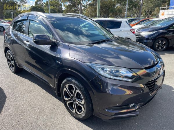 2014 Honda Vezel SUV RU3 Z image