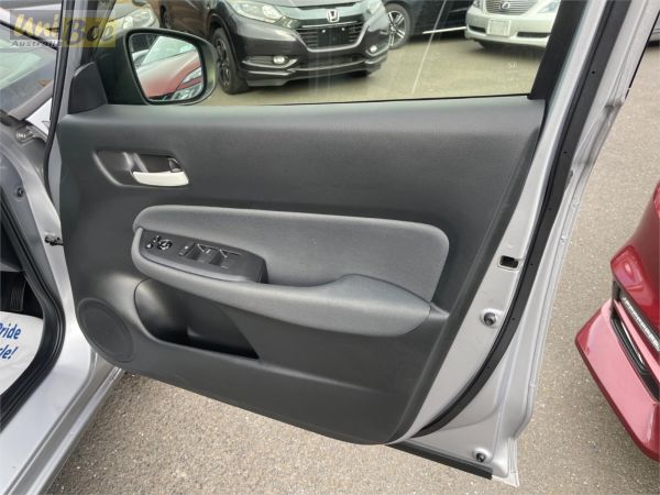 2020 Honda Fit Hatchback GR3 Hybrid image
