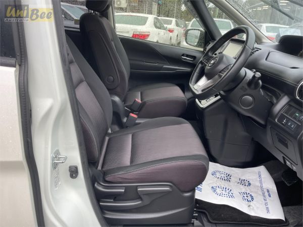 2016 Nissan Serena Wagon GFC27 Hybrid image