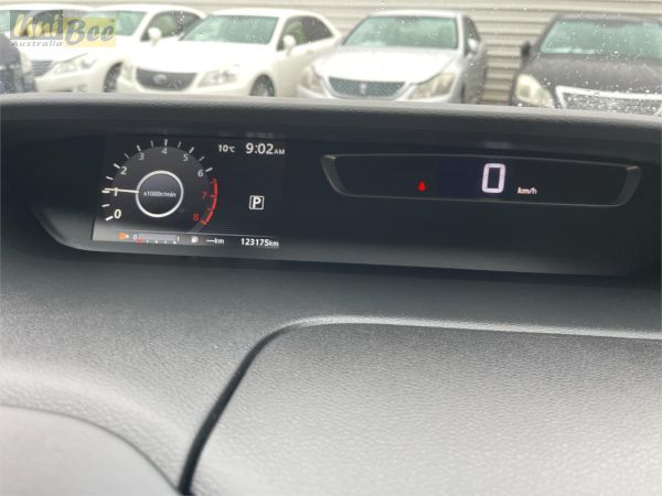 2016 Nissan Serena Wagon GFC27 Hybrid image
