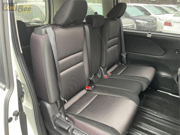 2016 Nissan Serena Wagon GFC27 Hybrid image