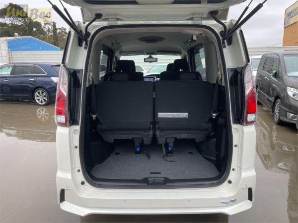 2016 Nissan Serena Wagon GFC27 Hybrid image