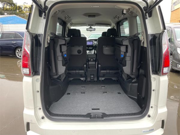 2016 Nissan Serena Wagon GFC27 Hybrid image