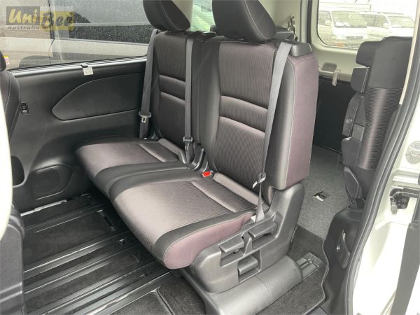 2016 Nissan Serena Wagon GFC27 Hybrid image
