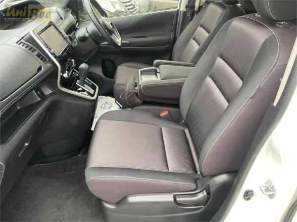 2016 Nissan Serena Wagon GFC27 Hybrid image