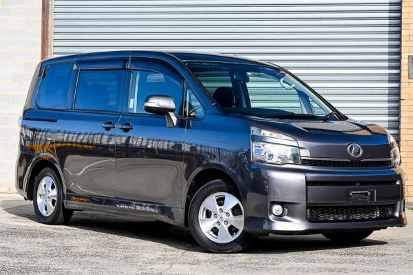 2012 Toyota Voxy Wagon ZRR70 Welcab image