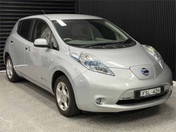 2012 Nissan LEAF Hatchback ZE0 image