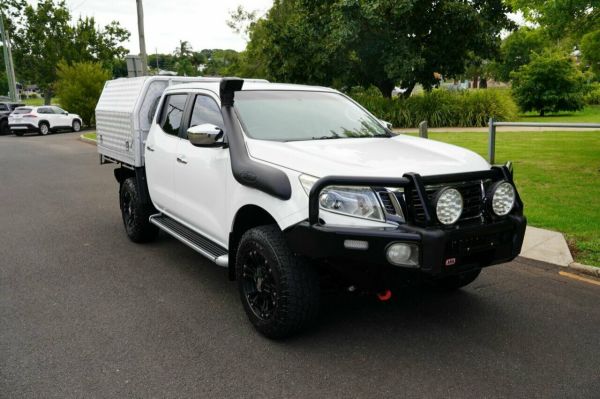 2015 Nissan Navara NP300 D23 ST (4x4) White 6 Speed Manual Dual Cab Utility image