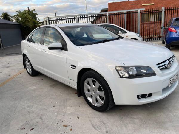 2010 HOLDEN BERLINA 4D SEDAN VE MY10 DUAL FUEL image