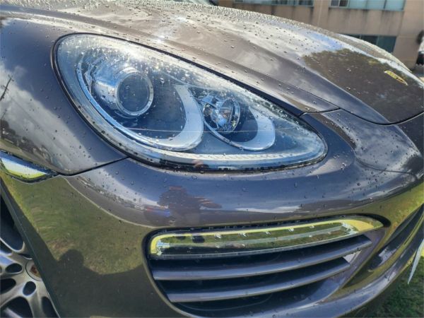 2011 Porsche Cayenne Wagon Diesel Series 2 MY12 image