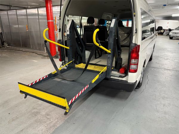 2017 TOYOTA HIACE BUS KDH223R MY16 COMMUTER image