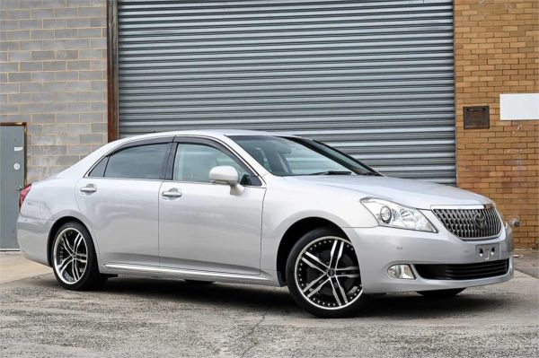 2010 Toyota Crown Sedan URS206 Majesta image