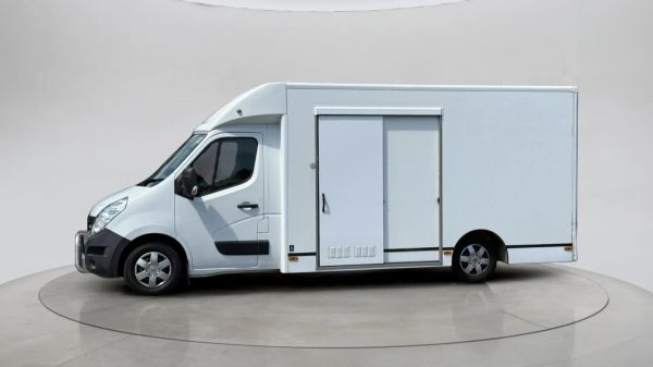 2017 Renault Master x62 - Auto - Pantech image