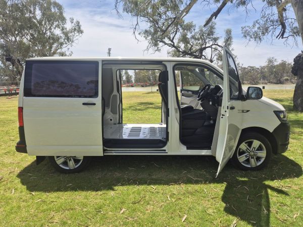 2018 Volkswagen 4MOTION T6  TD1400 Transporter image