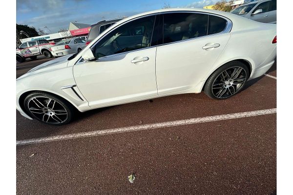 2014 Jaguar XF Luxury X250 image