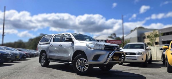 2016 TOYOTA HILUX DUAL CAB UTILITY GUN126R SR (4x4) image