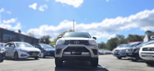 2016 TOYOTA HILUX DUAL CAB UTILITY GUN126R SR (4x4) image