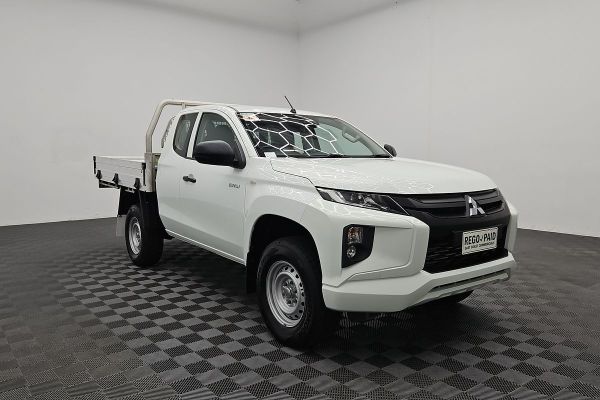2020 Mitsubishi Triton GLX ADAS MR 4X4 image