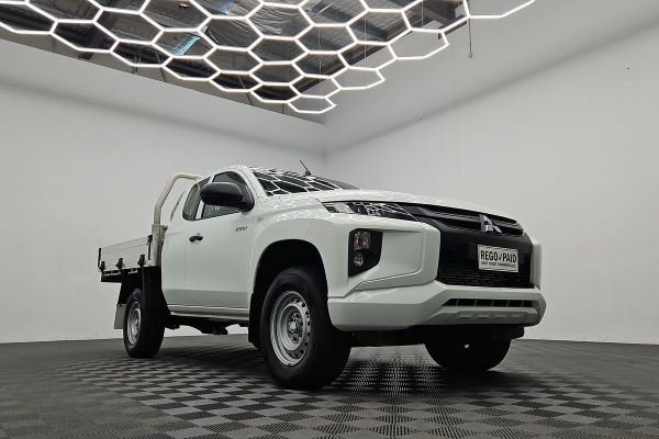 2020 Mitsubishi Triton GLX ADAS MR 4X4 image