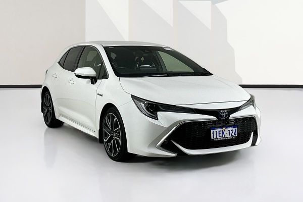 2019 Toyota COROLLA ZR HYBRID ZWE211R image