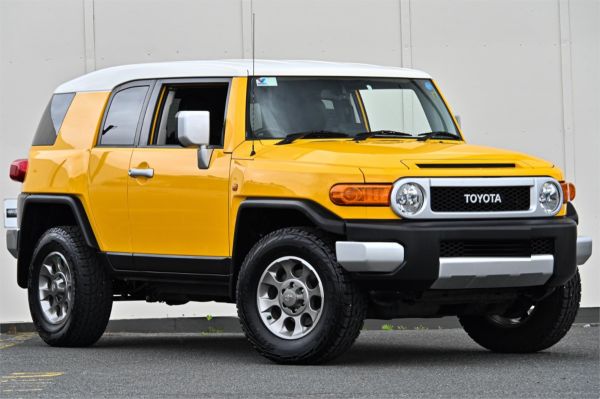2012 Toyota FJ Cruiser Wagon GSJ15R image
