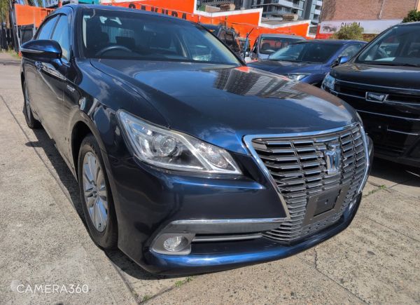 2015 TOYOTA CROWN Hybrid image