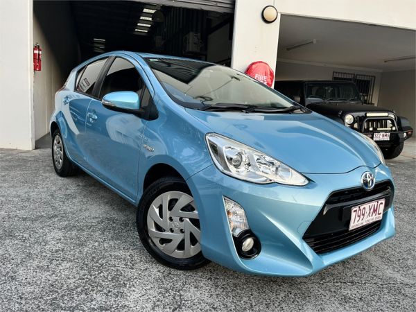2017 Toyota Prius C Hatchback NHP10R image