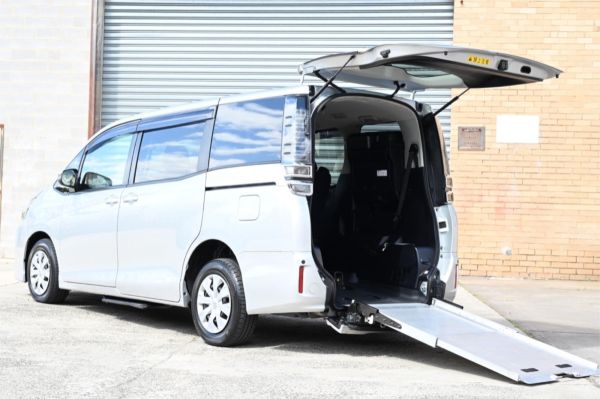 2019 Toyota Voxy Wagon ZRR85 Welcab image