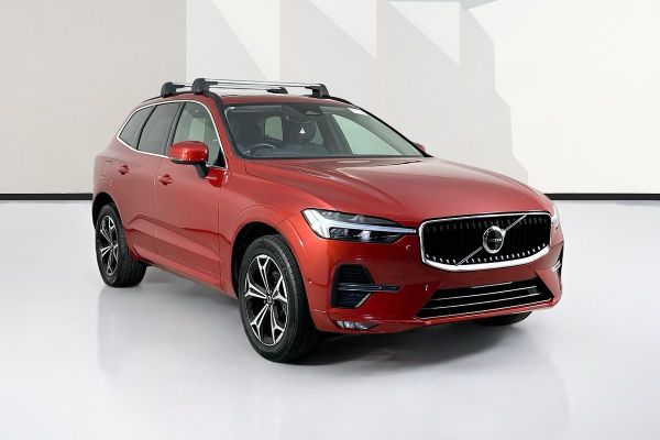 2021 Volvo XC60 B5 MOMENTUM MHEV 246 MY22 image