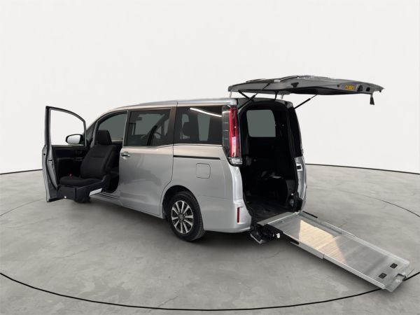 2017 Toyota Esquire Welcab ZRR80 XI Welcab image