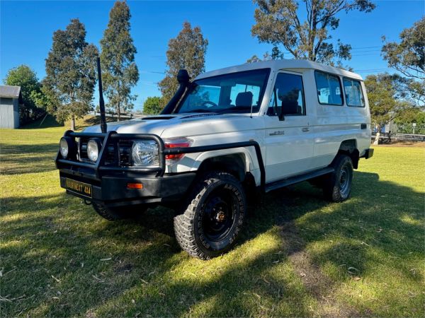 2013 TOYOTA LANDCRUISER TROOPCARRIER VDJ78R MY12 UPDATE WORKMATE (4x4) 11 SEAT image